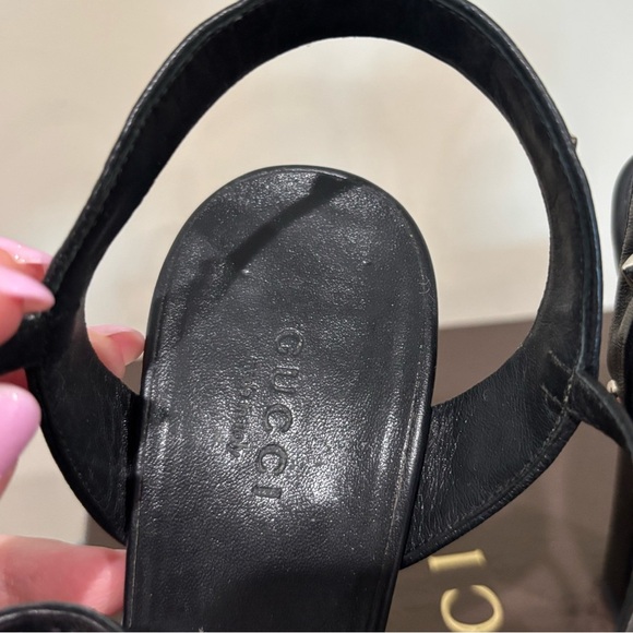 Gucci Black Leather Studded Block Heel Ankle T-Strap Sandals Pumps size 39 - Picture 9 of 9